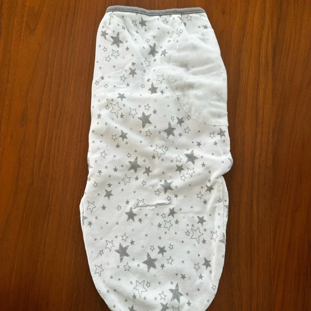 SwaddleMe Gray Star-Patterned Baby Swaddle size small/medium